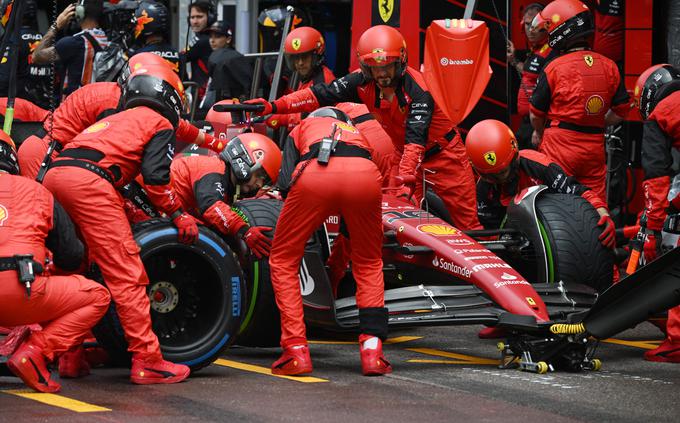 Leclerc je bil besen na ekipo. | Foto: Reuters