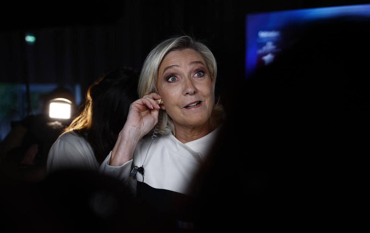 Marine Le Pen, francoska političarka | Sojenje naj bi trajalo dva meseca, zagrožene kazni v primeru obsodbe pa so visoke. Marine le Pen bi lahko doletelo plačilo milijona evrov kazni in deset let zapora, kar sicer po pisanju portala Politico velja za malo verjetno. Obenem pa je zagrožena tudi največ desetletna prepoved opravljanja javne funkcije, kar za Le Pen prinaša veliko tveganje. | Foto Guliverimage