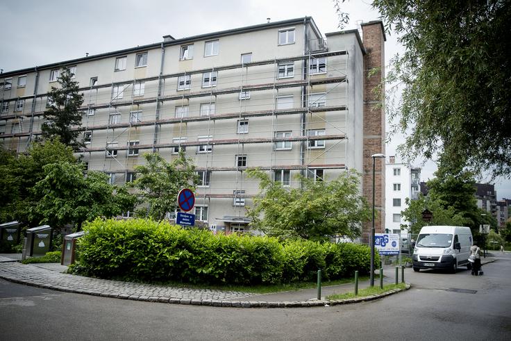 Brskanje po zgodovini prostora vedno razpira politične in družbene plasti določenega kraja, mesta ... Tako je tudi, če se ozremo k eni od današnjih prulskih ulic – Zvonarski.  | Foto: 