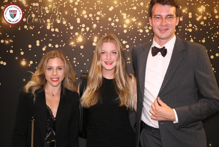 Ana Grošelj skupaj s Slovencema, ki sta prav tako kot ona zaključila Harward Law School. | Foto: Osebni arhiv