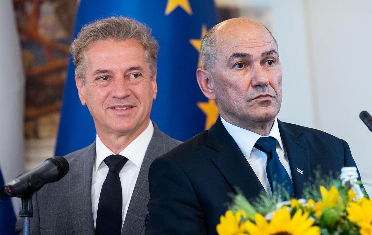 Robert Golob, Janez Janša | Podpora GS se je z 17,1 odstotka v maju povečala na 18,1 odstotka v juniju, medtem ko je SDS zabeležila manjši premik – s 25,1 na 25,3 odstotka. Razmerja med obema vodilnima strankama se tako postopoma približujejo, kar nakazuje nadaljevanje dinamike med političnima blokoma.  | Foto STA