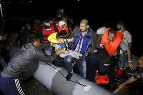 Ob turški obali utonilo devet migrantov