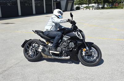 Ducati Diavel V4: slog, moč in drznost – ta motocikel želi biti opažen #foto
