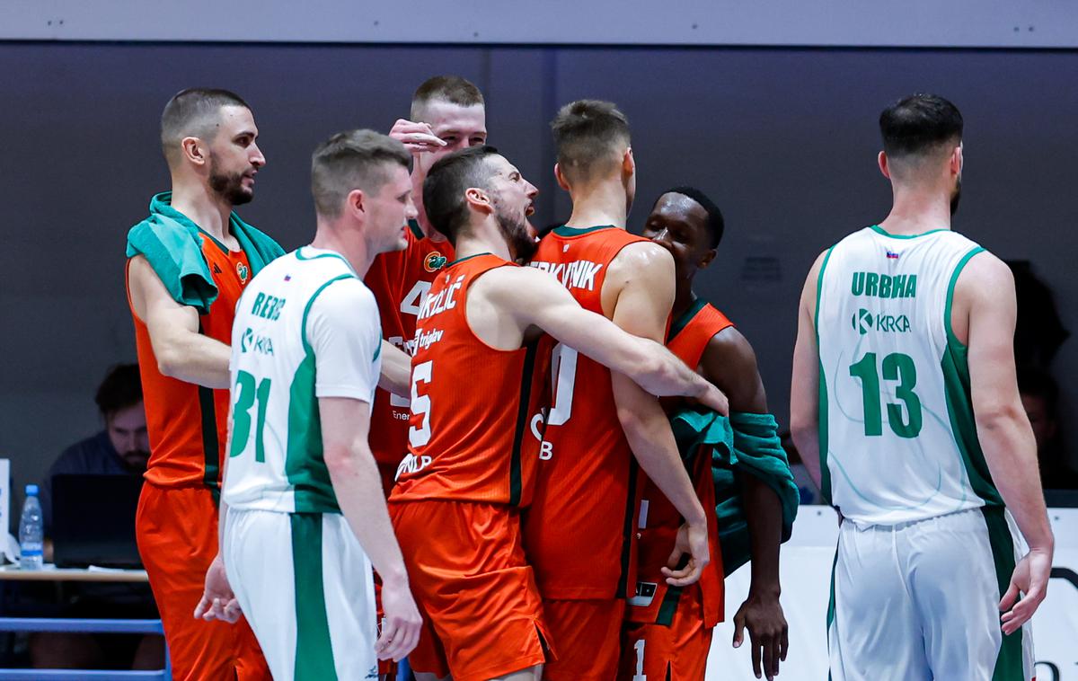 Cedevita Olimpija | Miha Cerkvenik je zadel trojko za zmago. | Foto Aleš Fevžer