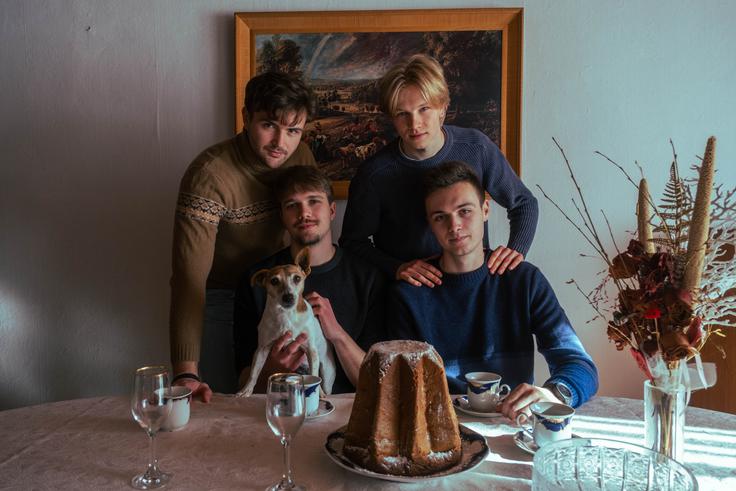 "Smo štirje prijatelji, ki ustvarjajo glasbo v klasični bendovski zasedbi – dve kitari, bas, bobni in vokal." | Foto: arhiv izvajalca