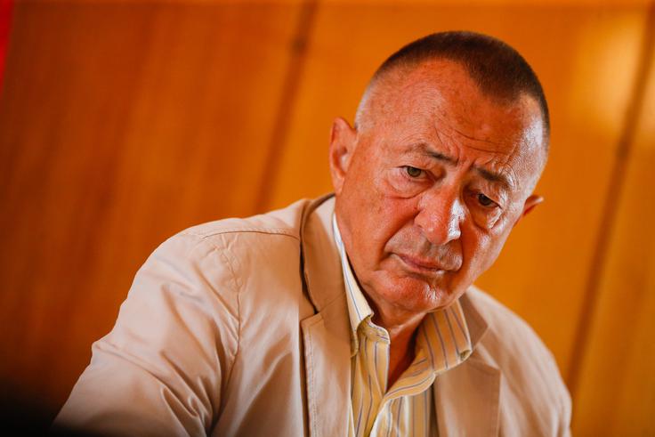 Državni svetnik in sekretar sindikata finančnih organizacij Slovenije Drago Ščernjavič je prepričan, da za domnevno spornim dogajanjem stoji prvi mož Vzajemne. | Foto: STA ,