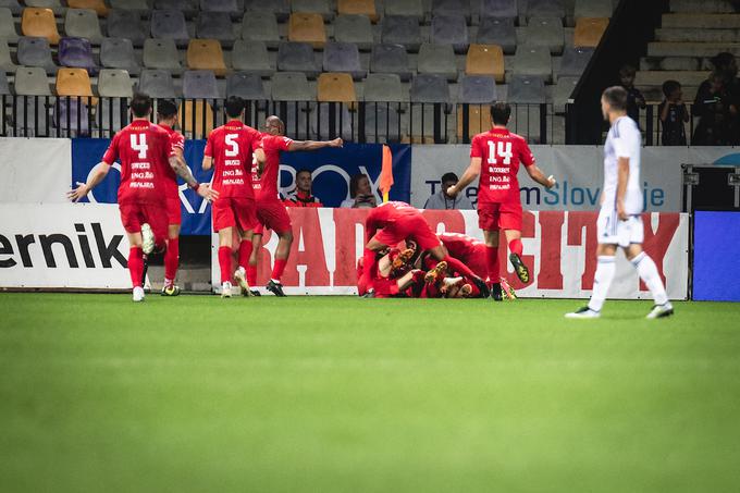 Differdange je na tekmi v Ljudskem vrtu kar trikrat premagal Ažbeta Juga. | Foto: Blaž Weindorfer/Sportida