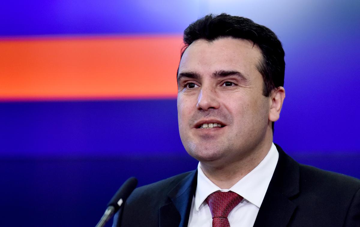 Zoran Zaev | "Predlagam čimprejšnjo izvedbo predčasnih volitev, na katerih se boste vi, državljani, odločili za pot, ki jo bomo ubrali," je Zoran Zaev dejal v televizijskem nagovoru. | Foto STA
