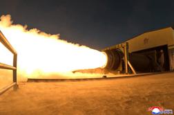 Severnokorejski voditelj nadzoroval izstrelitev rakete