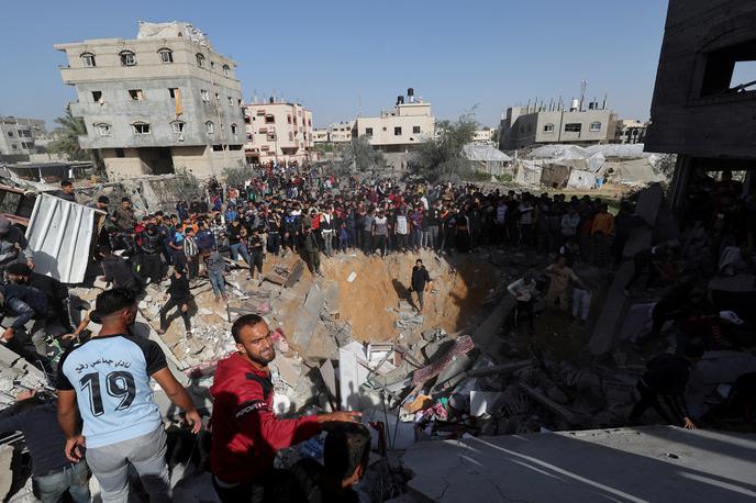 Gaza | "Pobitih je bilo preveč civilistov," je dejala britanska veleposlanica Woodward, potem ko je potrdila zavezo njene države izraelski varnosti. | Foto Reuters