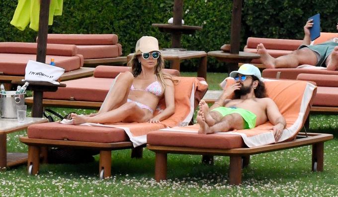 Heidi Klum je poleg 34-letnega moža Toma na počitnice na Sardinijo pripeljala celotno družino. | Foto: Profimedia