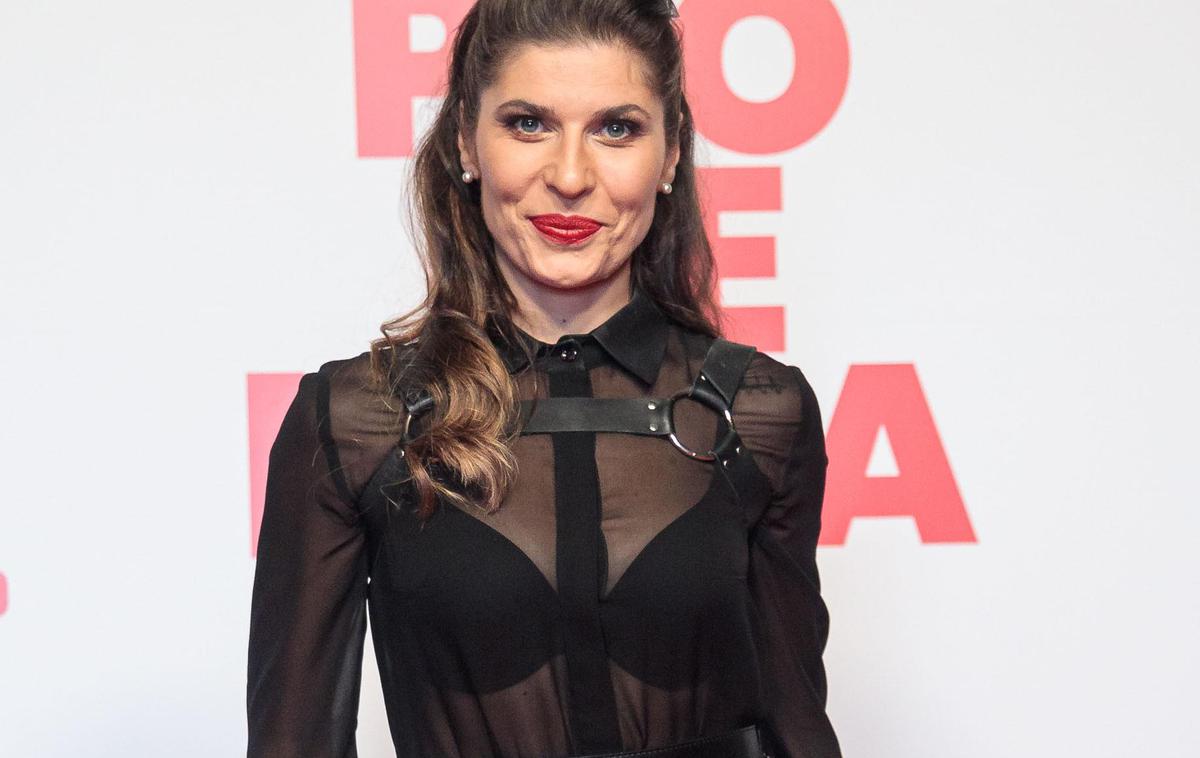 Natalija Bratkovič, voditeljica | Voditeljico Natalijo Bratkovič so na dopustu zaradi požara že prvi dan evakuirali. | Foto Mediaspeed
