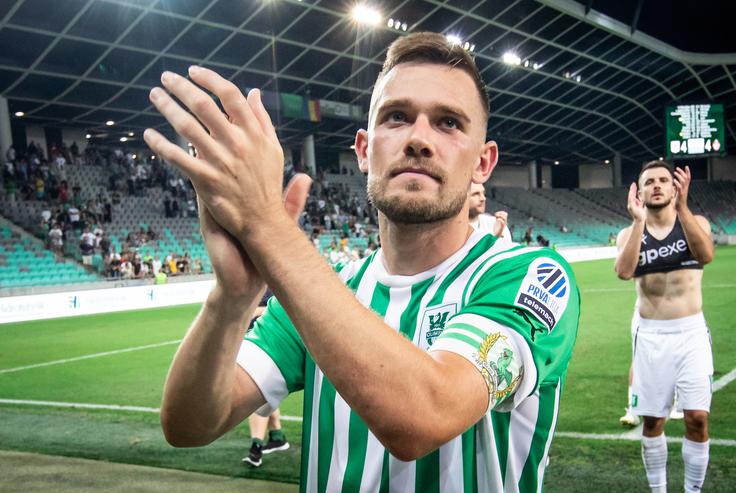 Timi Max Elšnik Elšnik sporoča navijačem: "Za vse, ki pridejo, bomo dali vse od sebe na terenu." | Foto: Vid Ponikvar/Sportida