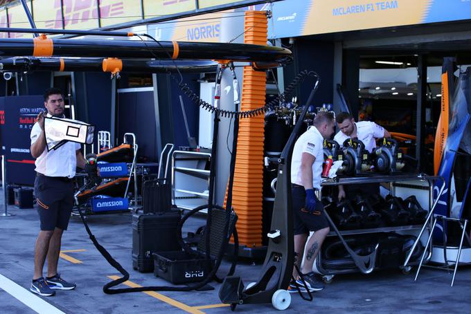 Ekipa McLaren se je pripravljala na novo sezono, a je vmes posegla višja sila. | Foto: Gulliver/Getty Images