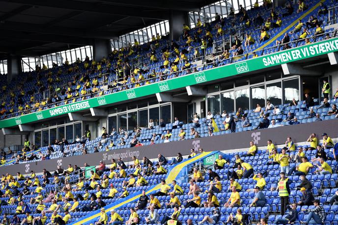 FC Köbenhavn | Takole je bil videti stadion Brondbyja, ko so veljale omejitve do 500 gledalcev na tekmo. | Foto Reuters