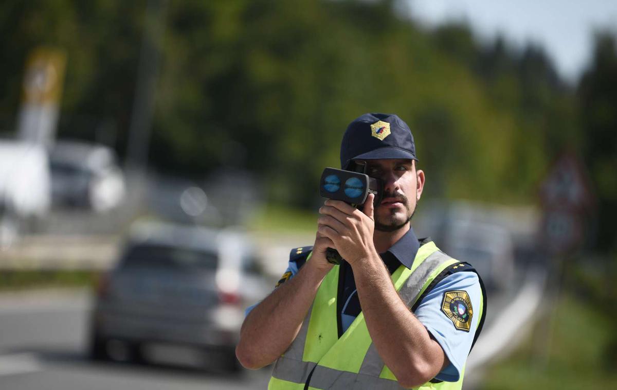 Policija | Policisti pozivajo voznike k previdni vožnji in prilagoditvi hitrosti vožnje omejitvam, svojim sposobnostim ter razmeram na cesti. | Foto STA