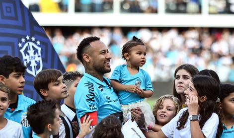 Neymar vsaj do konca leta ostaja v klubu, ki mu je kot dom