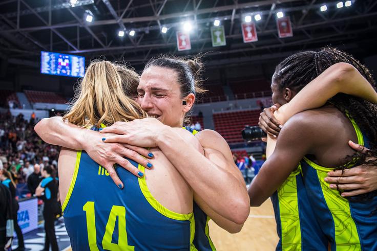 Po finalu so jo premagale solze sreče. | Foto: Fiba/Euroleague Women