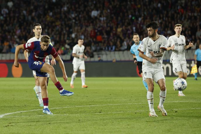 Fermin Lopez FC Barcelona | Trenutek, ko je neubranljivo streljal Fermin Lopez. To je bil njegov prvi gol v ligi prvakov. | Foto Reuters