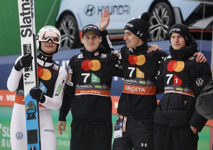 V prvi seriji so bili Slovenci v krču, zadnjih trije poleti v finalu pa so jim le uspeli po željah. | Foto: Reuters