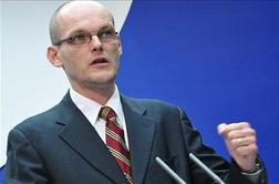Poslanci za večjo varnost na javnih zbiranjih