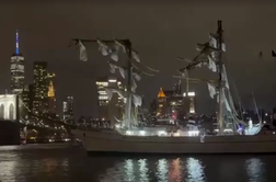 Jadrnica vojaške mornarice trčila ob Brooklynski most: ranjenih najmanj 19 ljudi #video