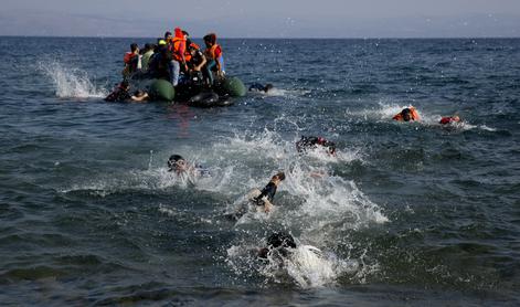Grozljiva dejanja grške obalne straže: "Zvezali so mi roke in me vrgli v morje"