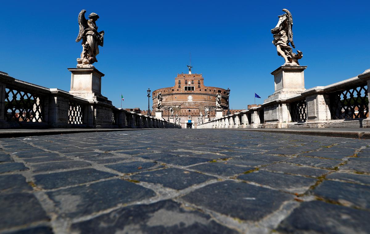 Italija Rim | Za Italijani sta prva dva tedna karantene. Novi realnosti, v kateri njihovi rituali trpijo, so se hitro prilagodili, saj se zavedajo, da se lahko stvari še poslabšajo. | Foto Reuters