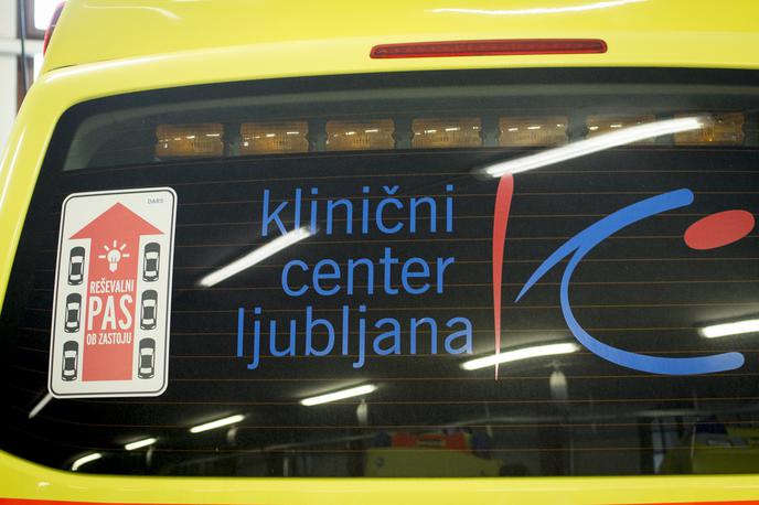 reševalec rešilec reševalno vozilo prva pomoč | Huje poškodovana so s helikopterjem prepeljali v UKC Ljubljana. | Foto Ana Kovač