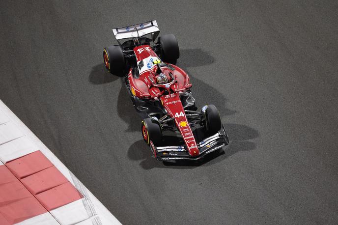 Abu Dabi Lewis Hamilton Ferrari | Lewis Hamilton na stezi Yas Marina v Abu Dabiju. | Foto Reuters