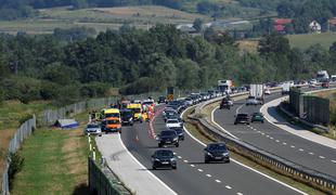 Huda nesreča avtobusa na poti na romanje: vsaj 12 mrtvih in več kot 30 ranjenih  #foto