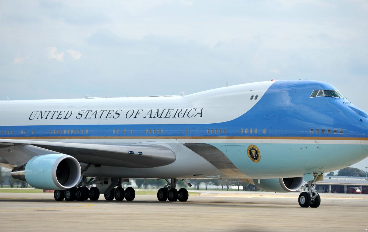 airforce one | V preteklosti je Donald Trump večkrat izrazil nezadovoljstvo z dvema letaloma boeing 747-200B, ki se trenutno uporabljata kot predsedniško letalo Air Force One. | Foto Shutterstock