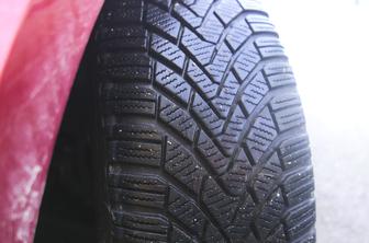 Od danes na motornih vozilih obvezna zimska oprema