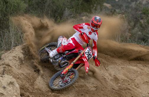 Na te posnetke smo čakali. In to je favorit za prvaka – Tim Gajser.