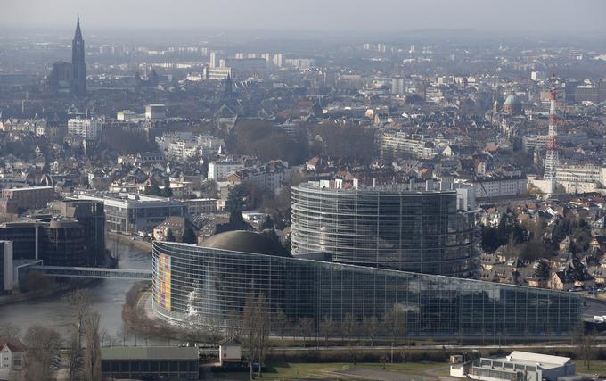 Kdo bo 751 evropskih poslancev, ki se na plenarnih zasedanjih ponavadi zbirajo v Strasbourgu, vodil v drugi polovici mandata, še ni jasno. | Foto: Reuters