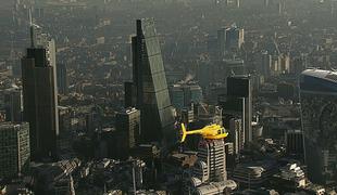 V boj s prepolnimi londonskimi prometnicami s helikopterjem (video)