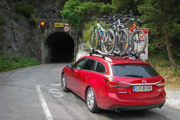 Gremo na morje s kolesi (ampak na avtomobilski strehi)