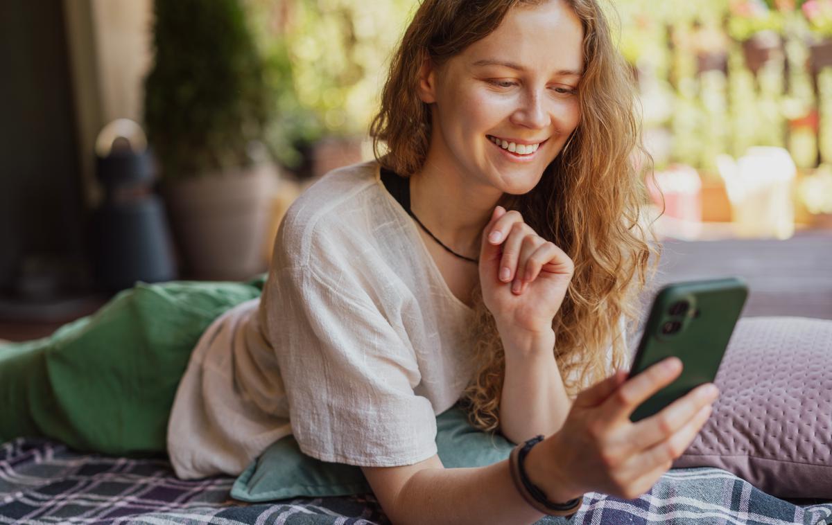 ženska, dekle, telefon | Foto Shutterstock