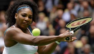 Serena Williams premočno vodi, Hercogova 73.