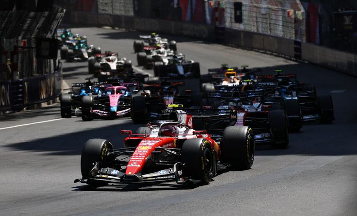 Tudi na prvem štartu se je Antonelli odpeljal Ferrarijema. | Foto: Reuters