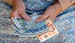 Izredna uskladitev pokojnin prihodnje leto v enakih zneskih