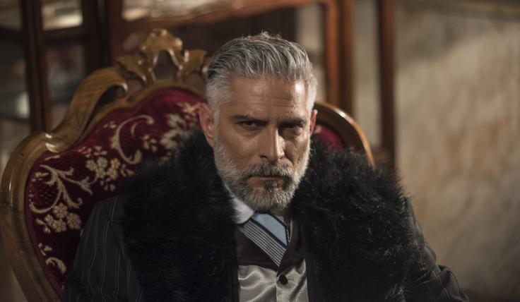 Sebastian Cavazza v seriji Sence nad Balkanom igra skrivnostnega tujca Gabriela. | Foto: 
