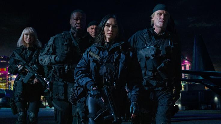 Nova, bolj raznovrstna ekipa Plačancev se odpravlja v akcijo s precej več make-upa kot prejšnje. Od leve: Levy Tran, 50 Cent, Randy Couture, Megan Fox in Dolph Lundgren. | Foto: Blitz Film & Video Distribution