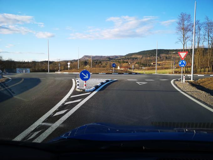 Novo krožišče na cesti od Ilirske Bistrice proti Šembijam. | Foto: Gregor Pavšič