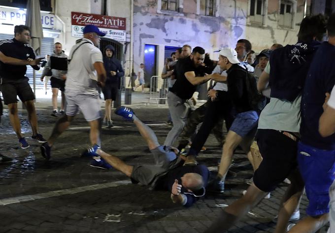 Takšni prizori so vladali v Marseillu dan pred srečanjem med Anglijo in Rusijo. | Foto: 