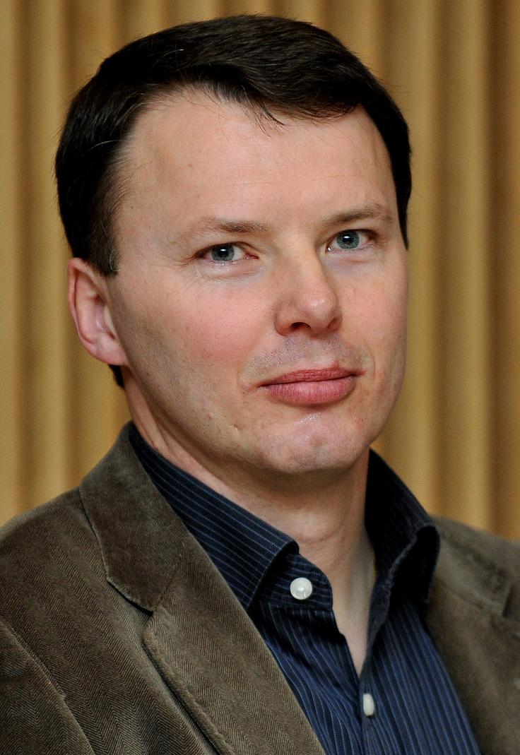 Peter Lah "Italija je nazoren primer družbe, v kateri ni več življenjske moči. Otrok ni, mladi se izseljujejo, stari ostajajo vedno bolj sami in osamljeni. Kdor more, se priklene na državne jasli in molze tiste podjetnike, ki so ostali. Prišla je do točke, ko je zmanjkalo dobrih izbir. Ostale so le slabe in slabše." | Foto: STA ,