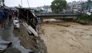 Poplave v Nepalu zahtevale več kot 60 smrtnih žrtev