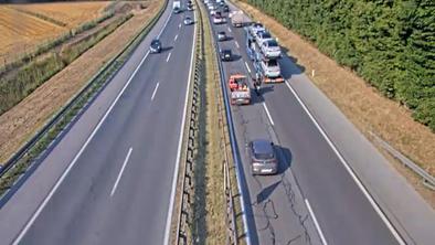 Začelo se je: na cestah zastoji, pripravite se na vikend