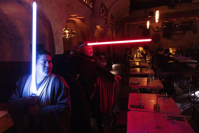 4. maj za neuradni praznik oziroma Dan Vojne zvezd velja zato, ker poimenovanje datuma v angleščini (4th of May oziroma May the fourth) zveni podobno kot znani citat iz serije filmov "Naj bo Sila s teboj" v angleščini (May the Force be with you).  | Foto: Guliverimage