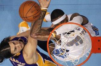 Vujačič blokiral Anthonyja, LA Lakers vrnili udarec